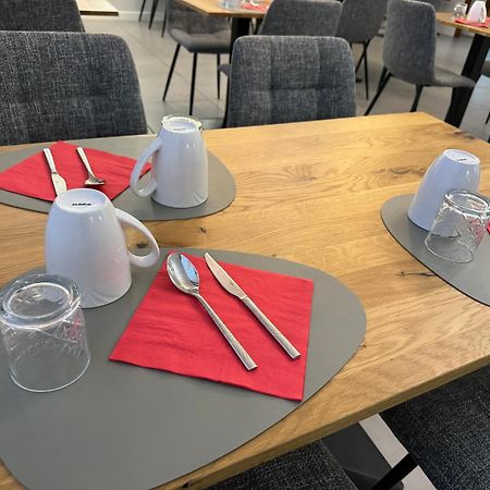 Cit'Hotel Le Welcome Moutiers  Bagian luar foto